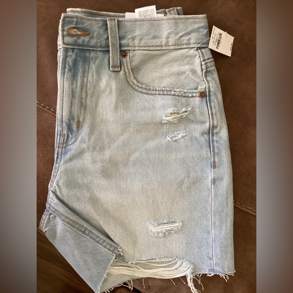COPY - Old Navy high rise slouchy straight boyfriend style jean shorts - Picture 2 of 4
